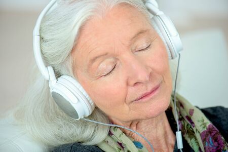 La méditation guidée pour seniors : comment débuter facilement 🧘♂️🌿