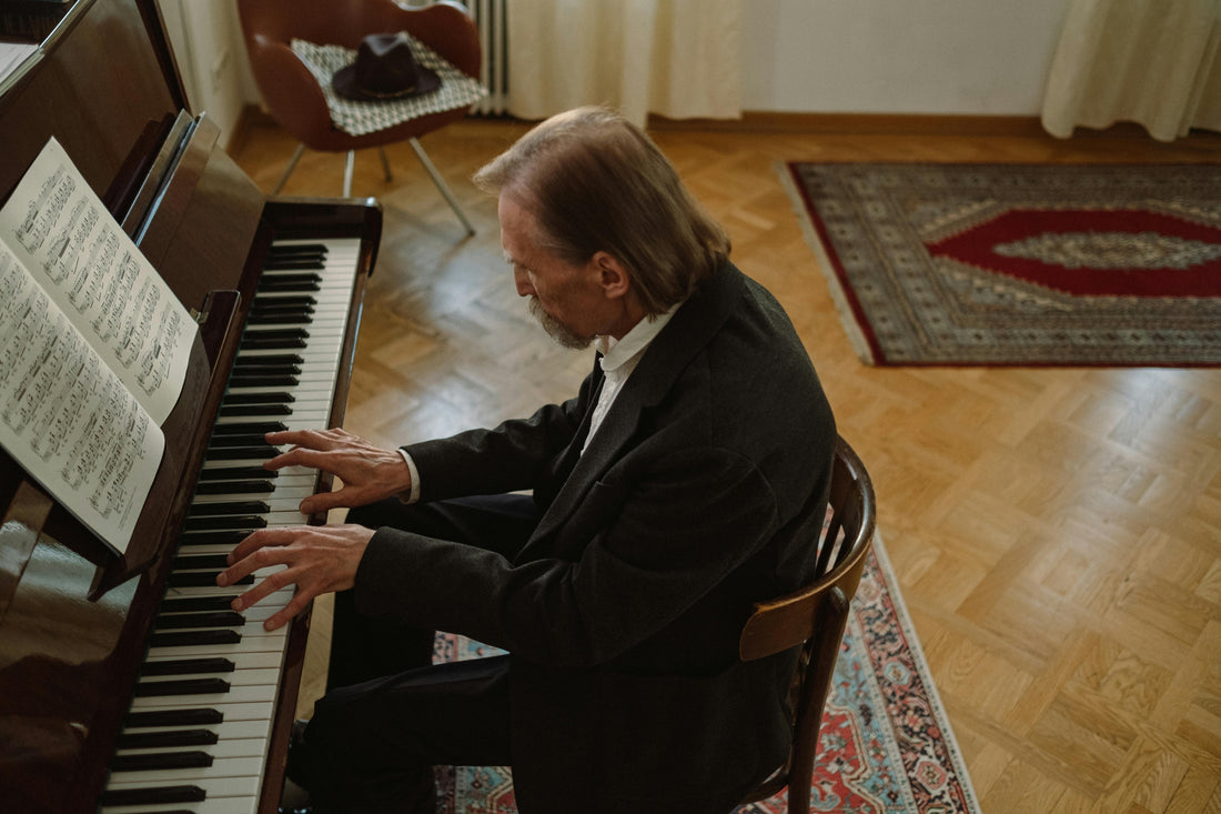 Jouer d’un instrument de musique après 60 ans : un défi stimulant ! 🎶🎸