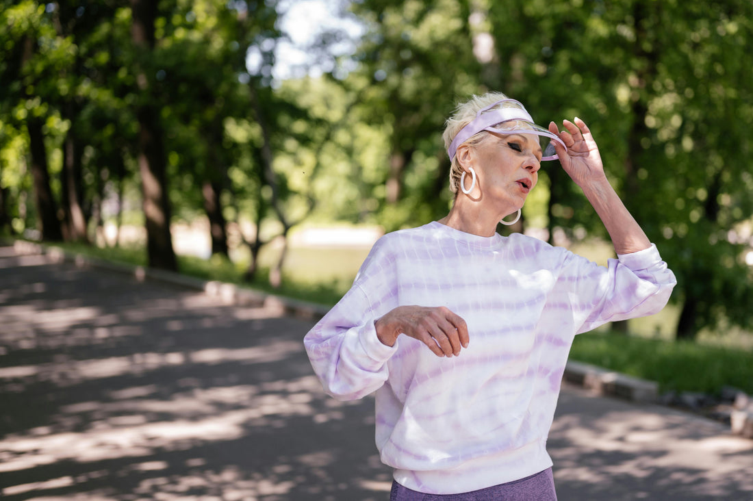 La marche nordique : pourquoi c’est l’un des meilleurs sports après 60 ans