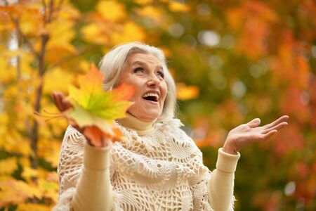 L’importance de la lumière naturelle et de la luminothérapie après 60 ans ☀️💡