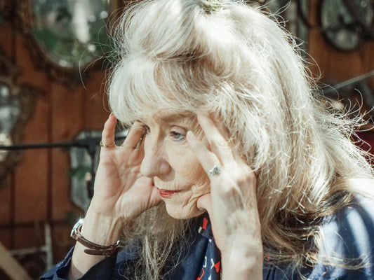 Automassages : les gestes simples pour soulager tensions et articulations après 60 ans